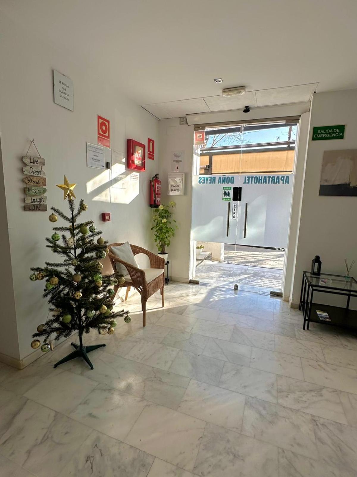 Apartahotel Dona Reyes Chipiona Eksteriør billede